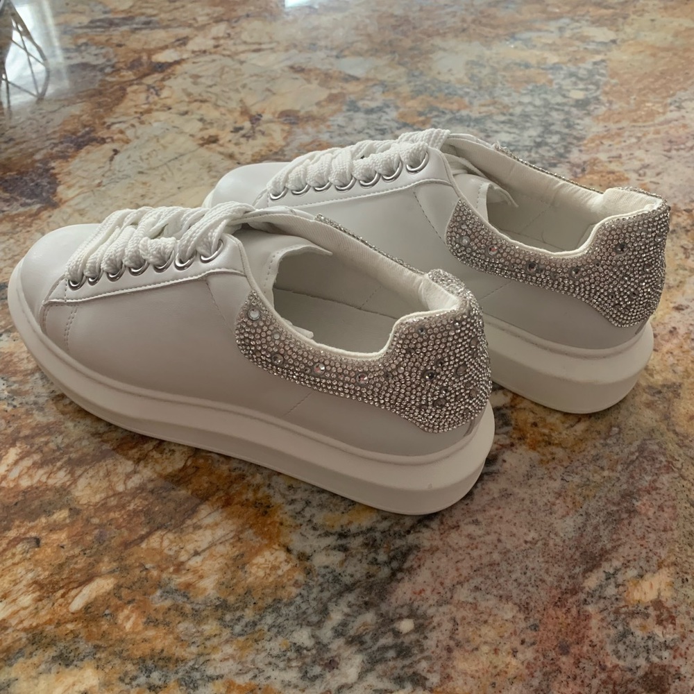 Ladies Steve Madden sneakers. Brand new.